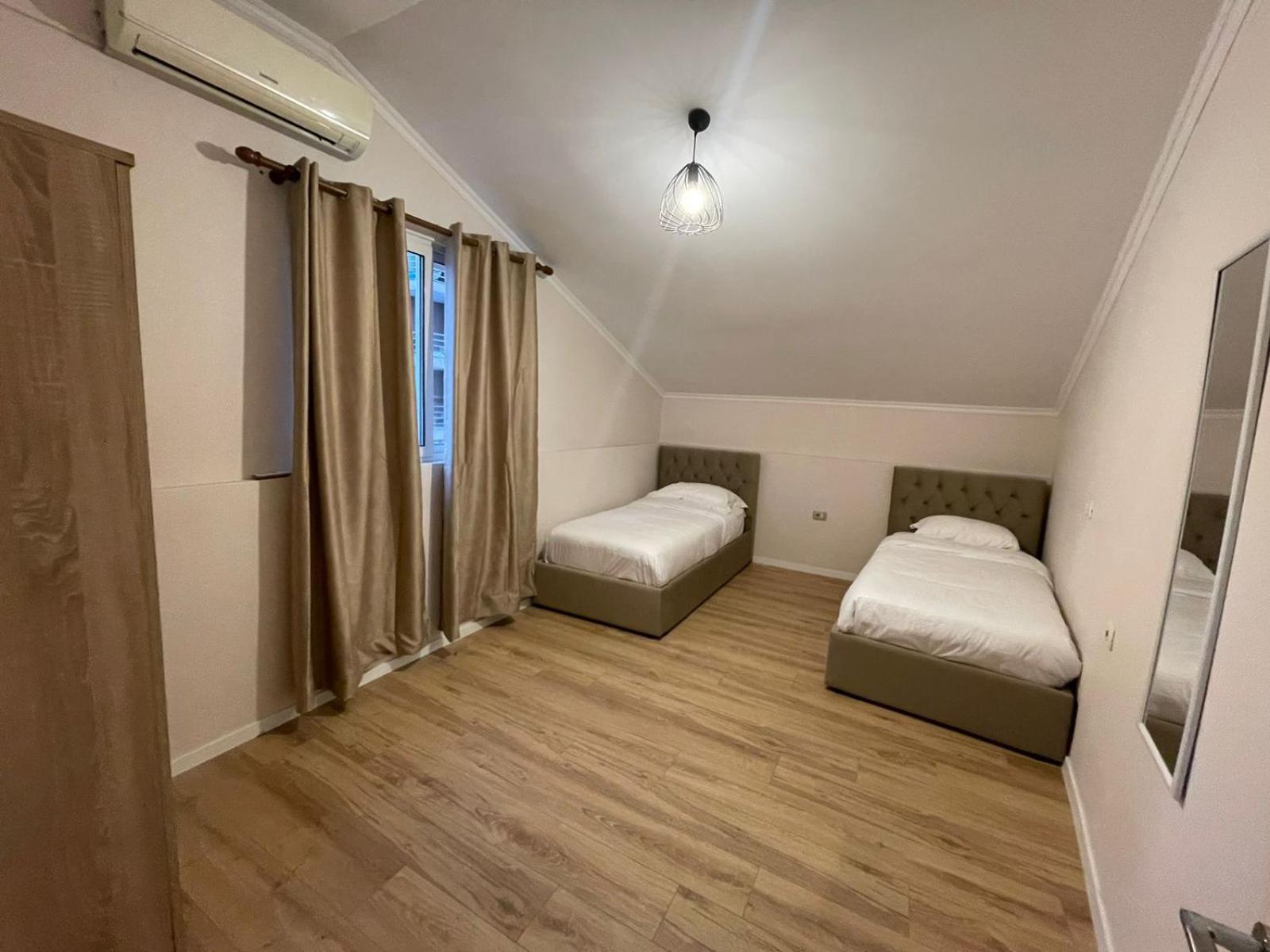 City Center Apartment Tiranë Luaran gambar
